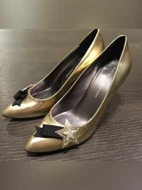 Marc Jacobs Metallic Gold Star Bow Pointed-Toe Pumps